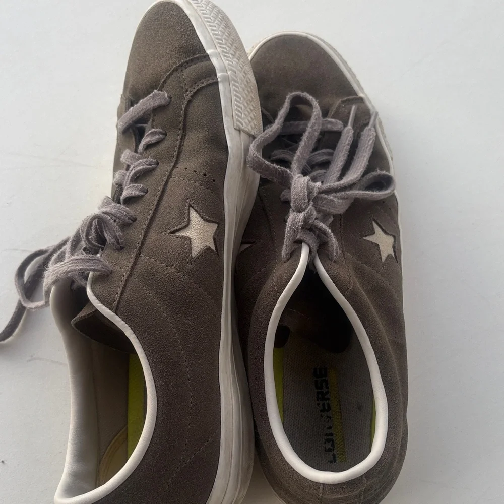 Converse Brown Suede Sneakers with Star Accents - Picture 5 of 6